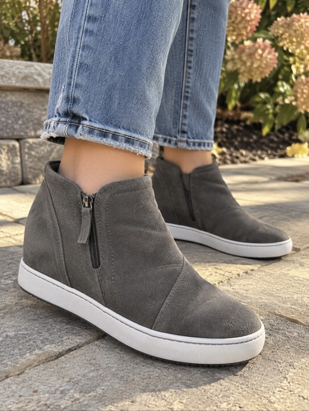 Clarks Gray Suede Side Zip Wedge Sneaker Ankle Booties Women’s 7M